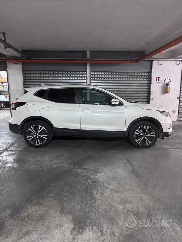 Bianco Usata 2017 Nissan Qashqai N-Connecta SUV | 12.500 € (Buon prezzo) - Immagine 1/4