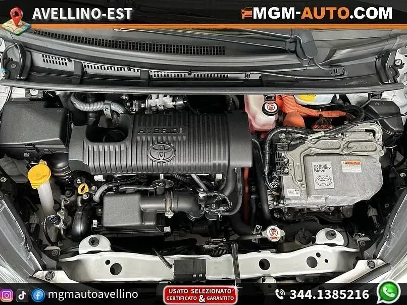 Usata Toyota Yaris Hybrid Active 73 CV (53 kW) 2018 Bianco Berlina