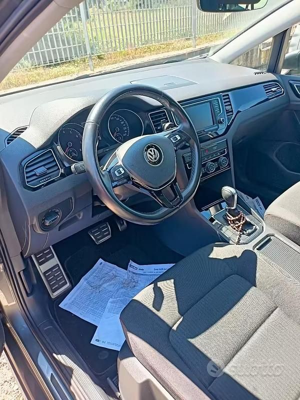 Usata VW Golf Sportsvan 110 CV (80 kW) 2017 Grigio Monovolume