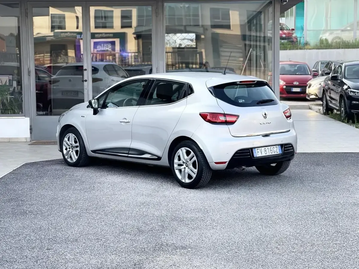 Usata Renault Clio IV 75 CV (55 kW) 2019 Grigio Berlina
