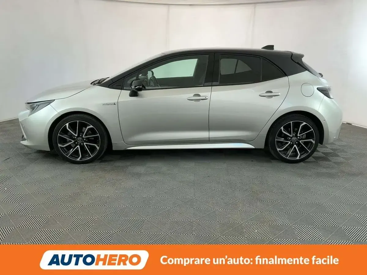 Usata Toyota Corolla Lounge 152 CV (111 kW) 2019 Argento Berlina