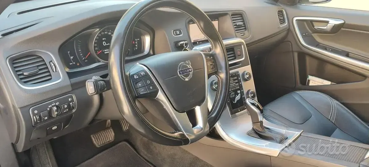 Usata Volvo S60 Dynamic 120 CV (88 kW) 2018 Bianco Berlina