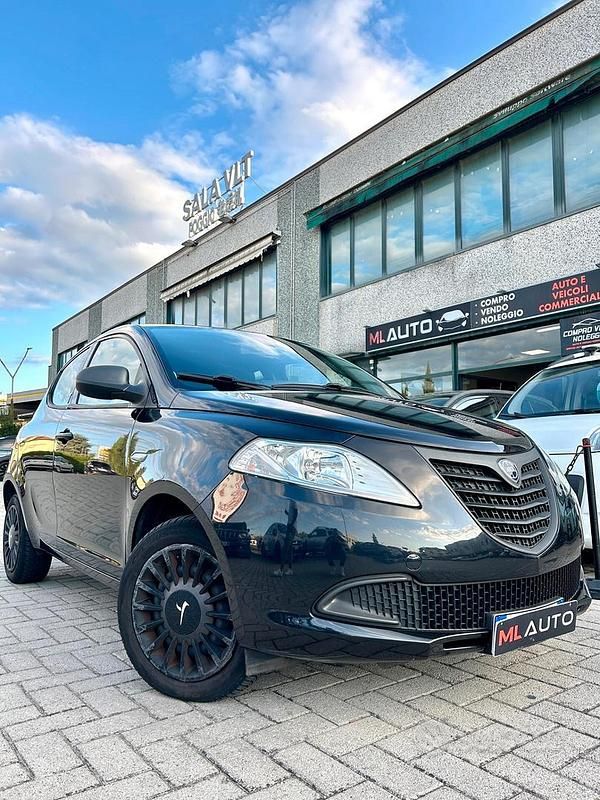 Usata 2015 Lancia Ypsilon S Due volumi | 6990 € (Ottimo prezzo) - Immagine 1/4