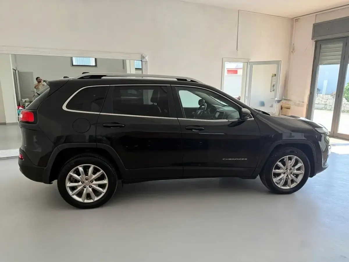 Usata Jeep Cherokee Limited 200 CV (147 kW) 2016 Viola SUV