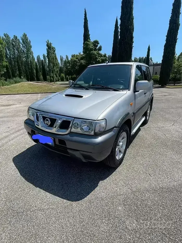 Usata Nissan Terrano 125 CV (91 kW) 2004 Grigio SUV