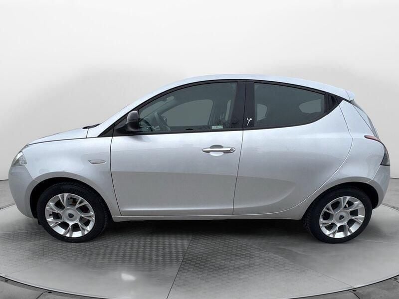 Usata Lancia Ypsilon Gold 69 CV (50 kW) 2016 Argento Utilitaria