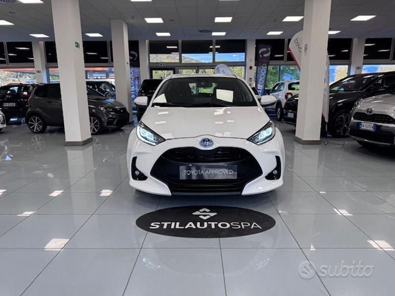 Usata Toyota Yaris Hybrid Trend 116 CV (85 kW) 2022 Bianco Berlina