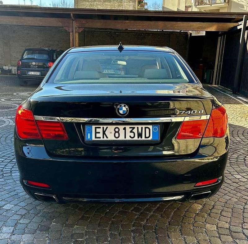 Usata BMW 740 306 CV (225 kW) 2012 Nero Berlina