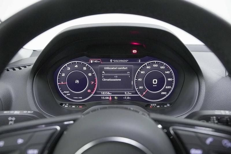 Begagnad Audi Q2 Admired 110 HK (80 kW) 2024 Grå SUV