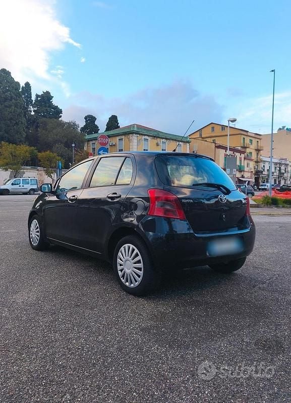 Usata Toyota Yaris 87 CV (63 kW) 2008 Nero Utilitaria