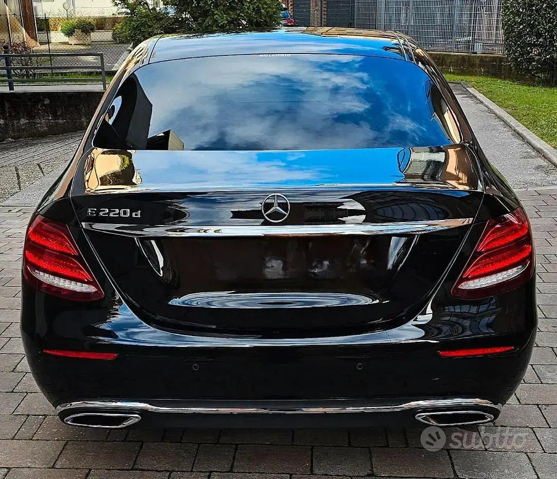 Usata Mercedes E220 194 CV (142 kW) 2018 Nero Berlina