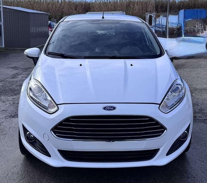 Usata Ford Fiesta 101 CV (74 kW) 2016 Bianco Berlina