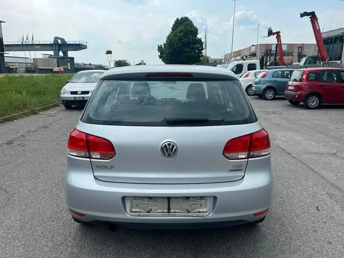 Usata VW Golf VI 105 CV (77 kW) 2010 Argento Utilitaria