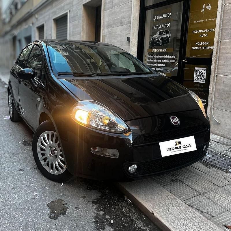 Usata Fiat Punto Lounge 74 CV (54 kW) 2015 Nero Utilitaria