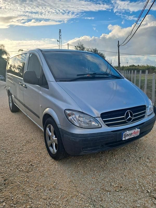 Usata Mercedes Vito 150 CV (110 kW) 2005 Grigio Furgone