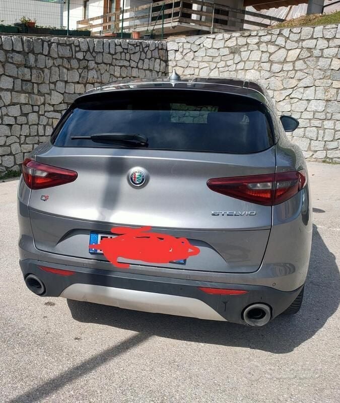 Usata Alfa Romeo Stelvio Super 280 CV (205 kW) 2017 Grigio SUV