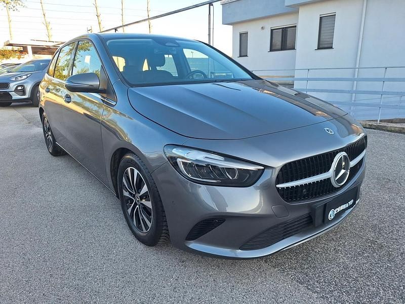 Usata Mercedes B180 Advanced 135 CV (99 kW) 2023 Grigio Monovolume