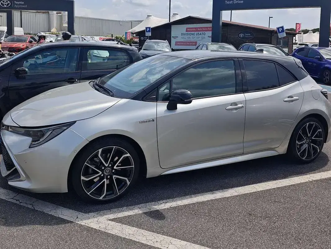 Usata Toyota Corolla Lounge 184 CV (135 kW) 2019 Argento Berlina