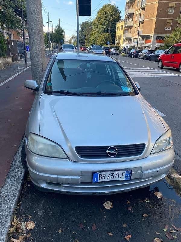 Usata Opel Astra 75 CV (55 kW) 2001 Argento Berlina