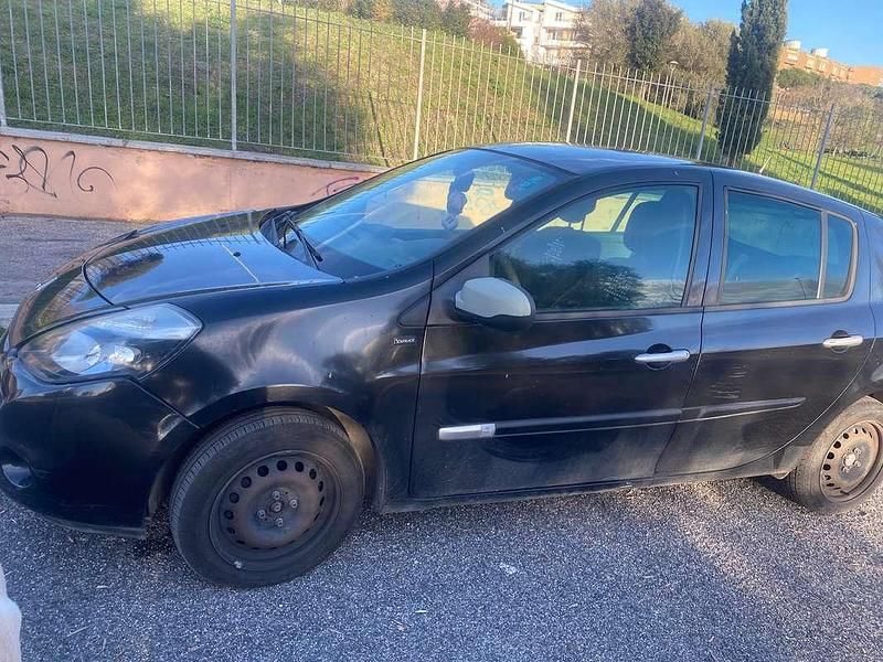 Usata Renault Clio II 75 CV (55 kW) 2011 Nero Berlina