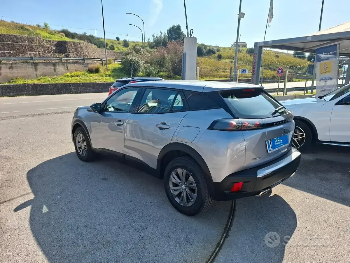 Usata Peugeot 2008 131 CV (96 kW) 2023 Grigio SUV