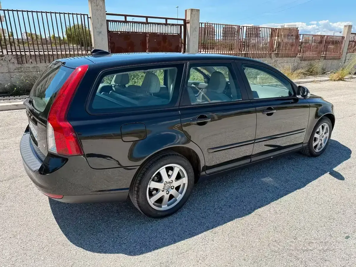 Occasion Volvo V50 101 PK (74 kW) 2010 Zwart Stationwagen