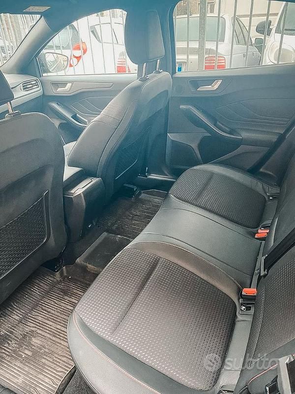 Usata Ford Focus ST-Line 125 CV (91 kW) 2019 Nero Berlina