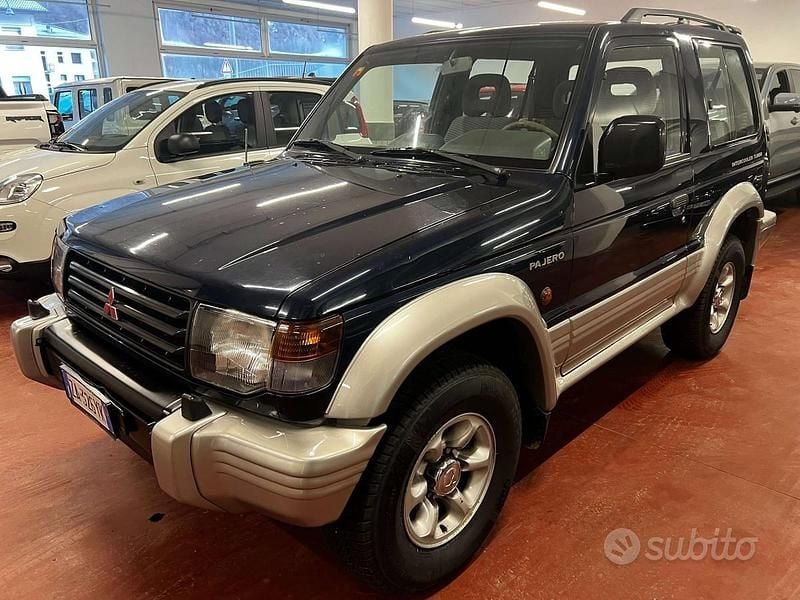Usata Mitsubishi Pajero 99 CV (72 kW) 1996 Blu/azzurro SUV