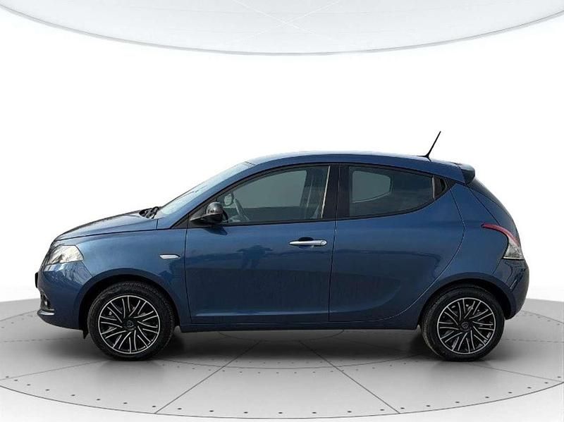Usata Lancia Ypsilon Gold 70 CV (51 kW) 2023 Blu Utilitaria