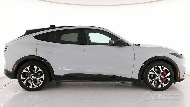 Usata Ford Mustang Premium 351 CV (258 kW) 2023 Bianco SUV