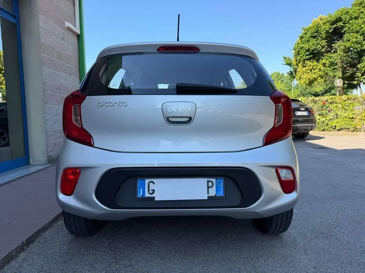Käytetty Kia Picanto 65 HP (47 kW) 2022 Hopea Viistoperä