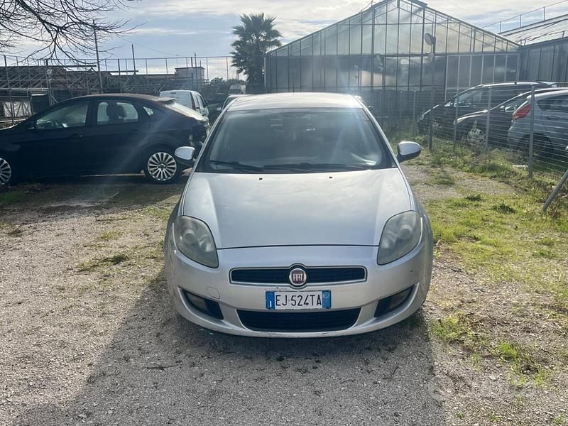 Grigio Usata 2011 Fiat Bravo Emotion Due volumi | 3890 € (Molto cara) - Immagine 1/4