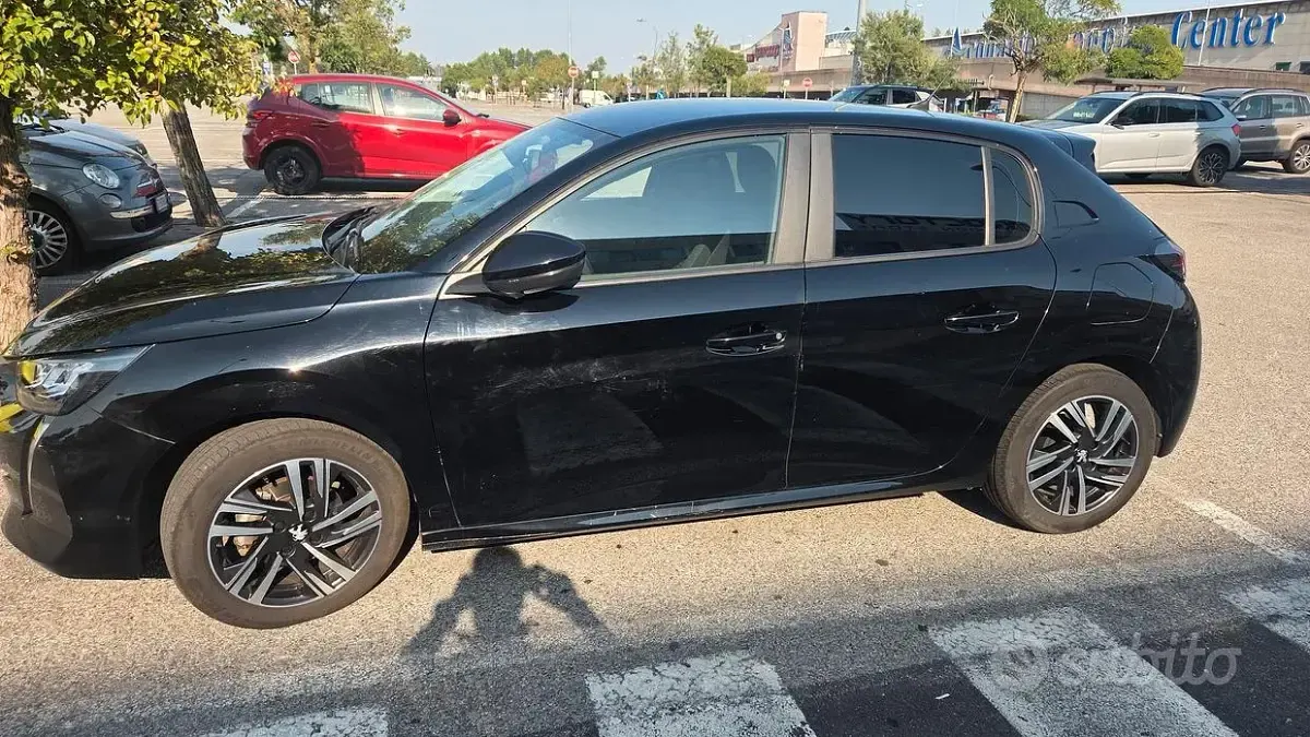 Usata Peugeot 208 75 CV (55 kW) 2023 Nero Utilitaria