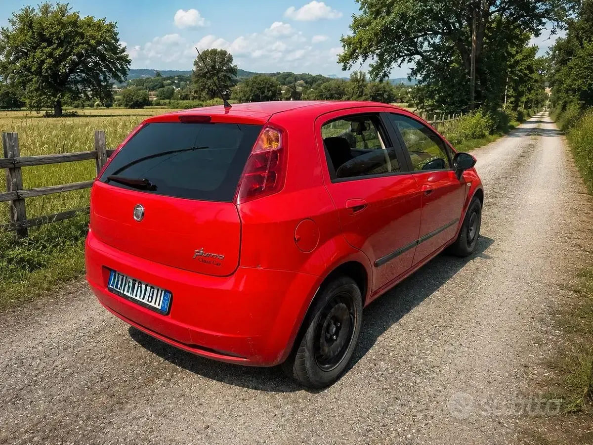 Usata Fiat Grande Punto 77 CV (56 kW) 2007 Rosso Utilitaria