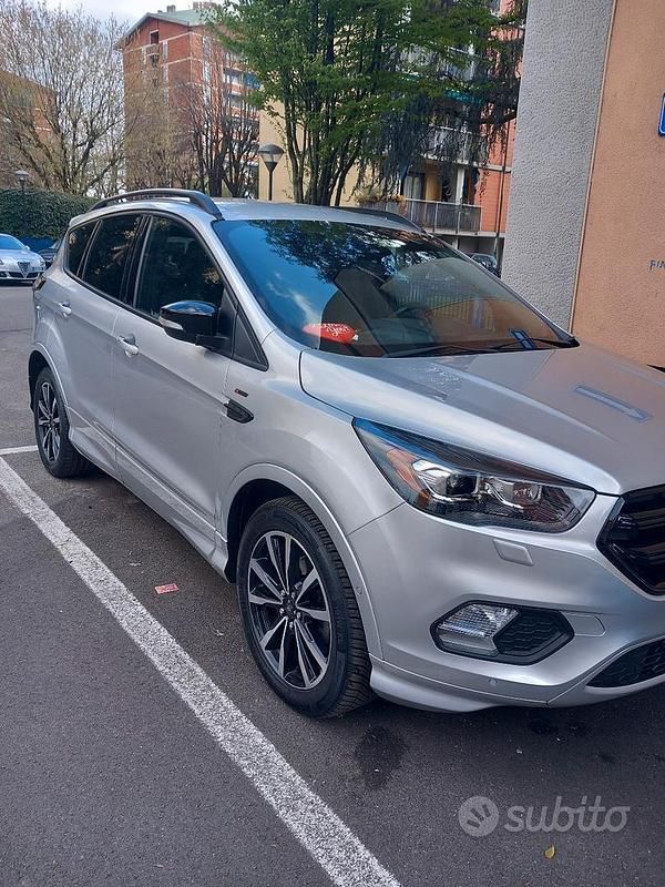 Usata Ford Kuga 150 CV (110 kW) 2017 Grigio SUV