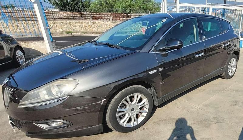 Usata Lancia Delta Gold 120 CV (88 kW) 2012 Grigio Utilitaria