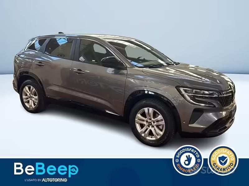 Usata Renault Austral Evolution 200 CV (147 kW) 2024 Grigio pastello SUV