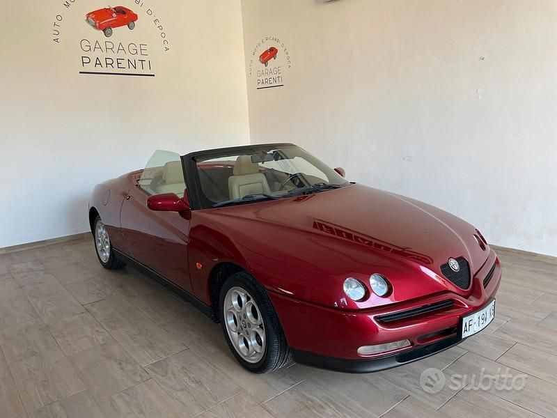 Usata Alfa Romeo Spider 150 CV (110 kW) 1996 Rosso Cabrio