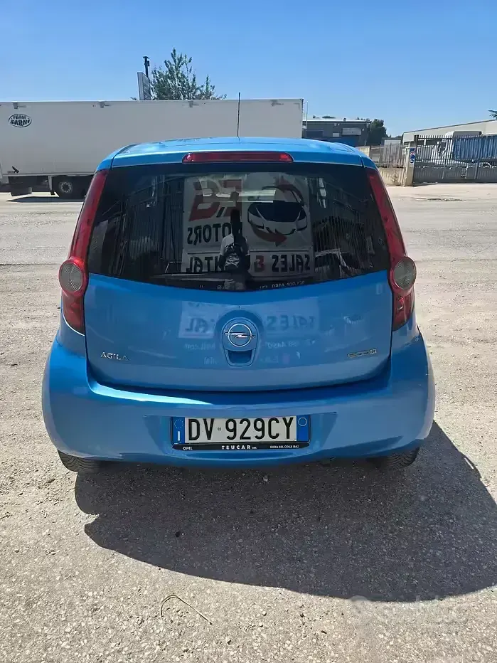 Usata Opel Agila 65 CV (47 kW) 2009 Bluazzurro Utilitaria