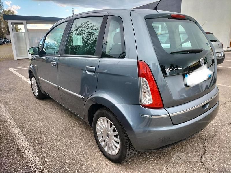 Usata Lancia Musa 95 CV (69 kW) 2011 Grigio Monovolume