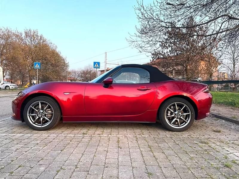 Usata Mazda MX5 Exclusive-Line 132 CV (97 kW) 2023 Rosso Cabrio