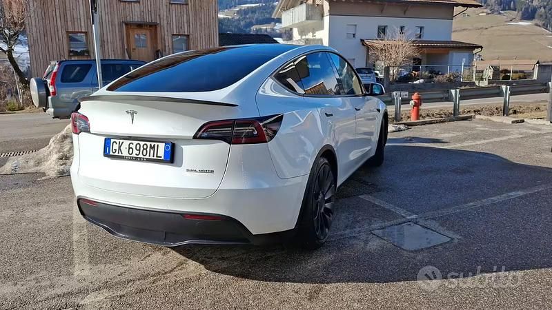 Usata Tesla Model Y Performance 392 kW (534 CV) 2022 Bianco SUV