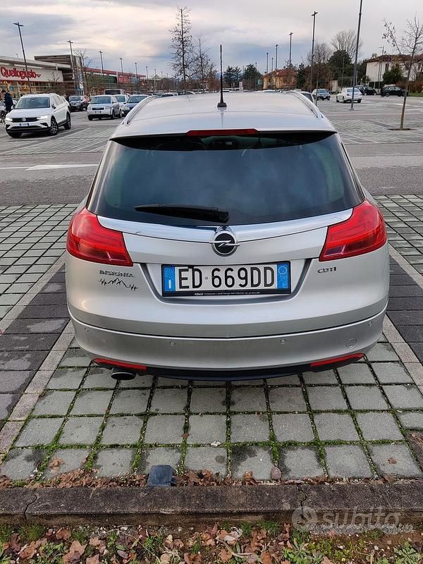 Usata Opel Insignia 131 CV (96 kW) 2010 Grigio Station wagon