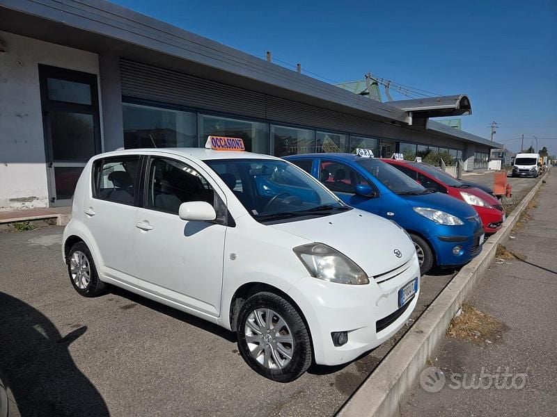 Usata Daihatsu Sirion HIRO 69 CV (50 kW) 2011 Bianco Utilitaria