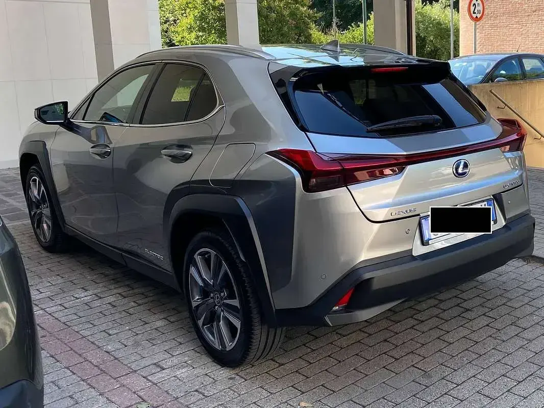 Usata Lexus UX 300e 56 kW (77 CV) 2022 Bronzo SUV