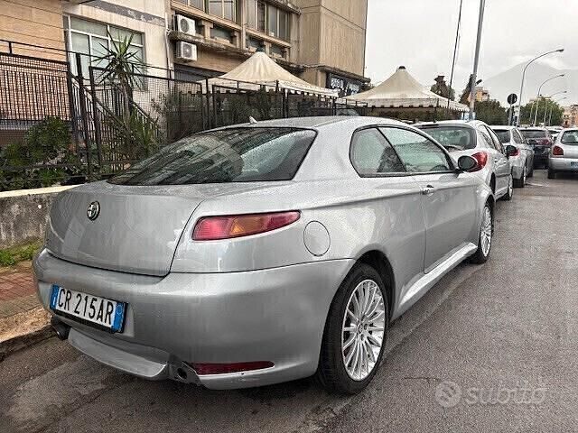 Grigio Usata 2004 Alfa Romeo GT Coupé | 3900 € (Molto cara) - Immagine 1/4