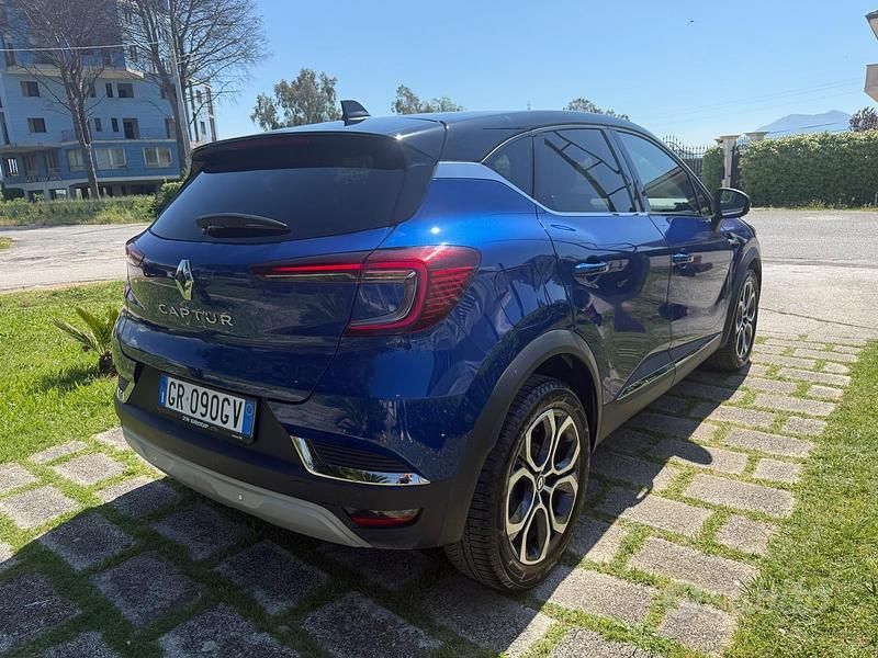 Usata Renault Captur Techno 101 CV (74 kW) 2023 Blu SUV