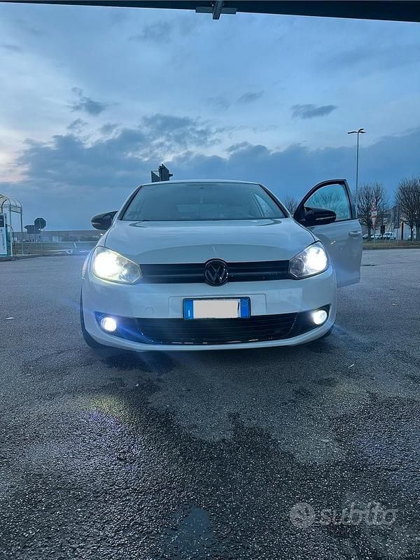 Usata VW Golf VI Highline 105 CV (77 kW) 2011 Bianco Utilitaria