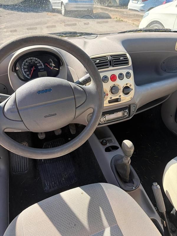 Usata Fiat 600 Anniversary 73 CV (53 kW) 2008 Argento Utilitaria