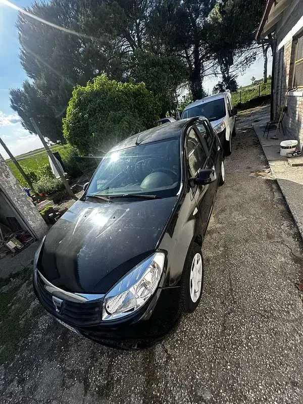 Usata Dacia Sandero Ambiance 75 CV (55 kW) 2010 Berlina
